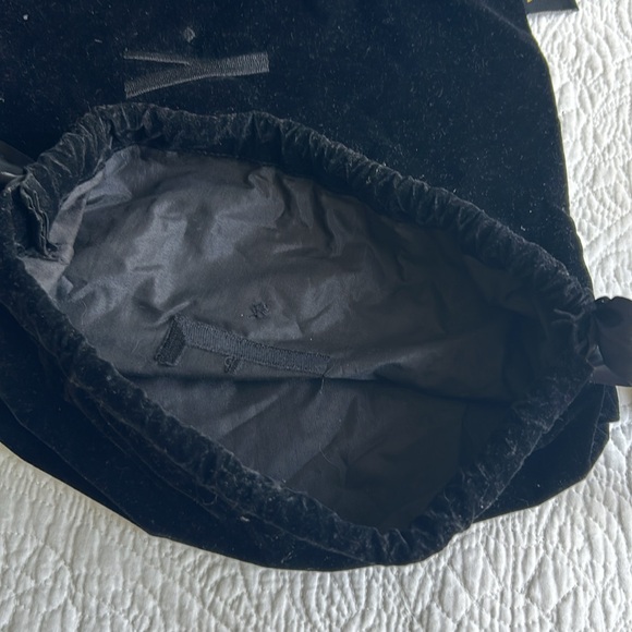 Fenty velvet bag never used an excellent condition. 14“ x 13 “ - Picture 4 of 5